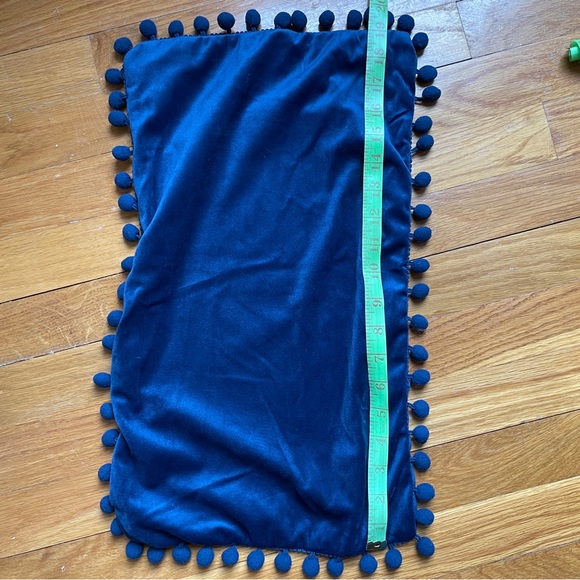 Lot 6 - New Pillow Covers -velvet/linen -no inserts Dark Blue and Cream see pics - Picture 7 of 8